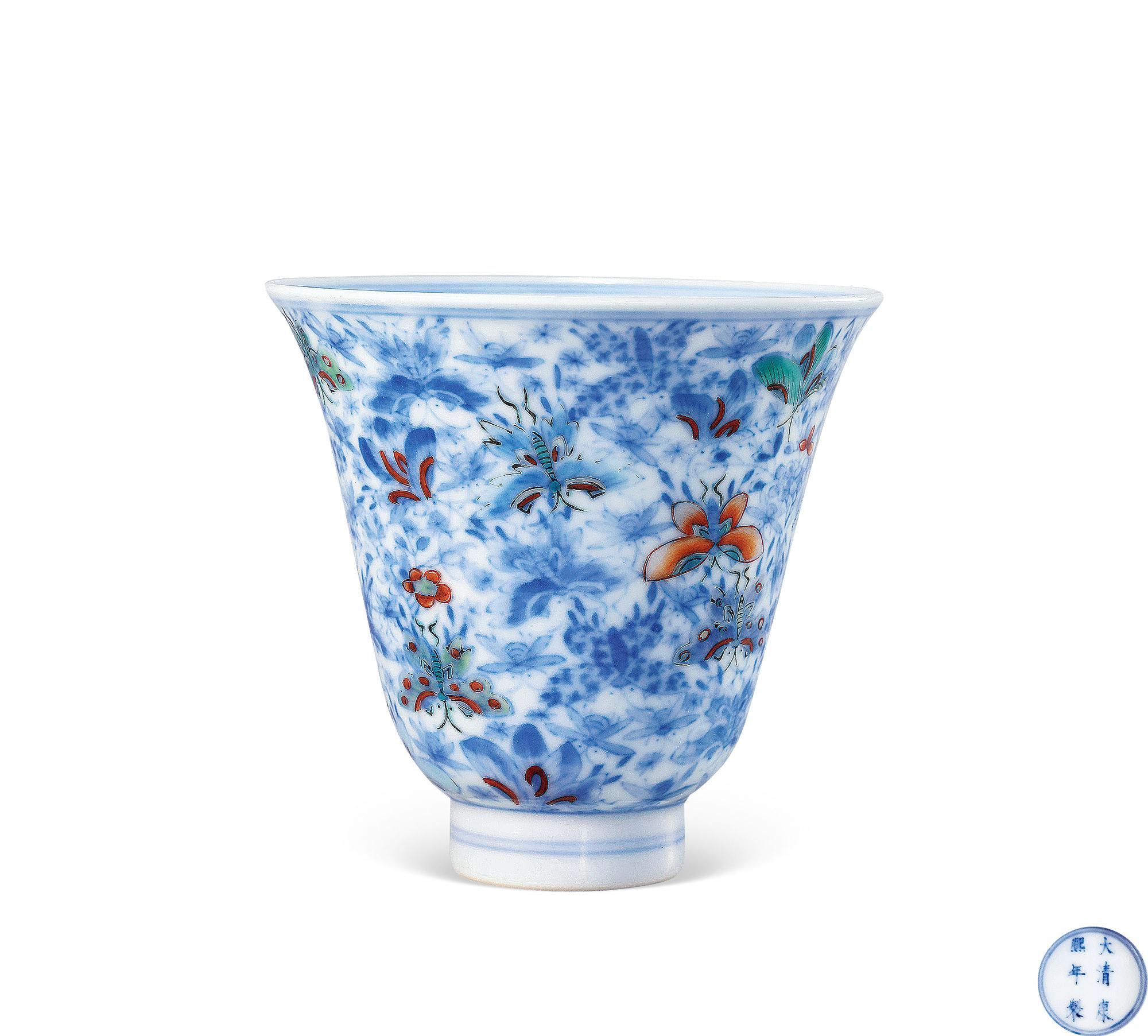 清康熙 青花五彩花蝶紋鈴鐺杯