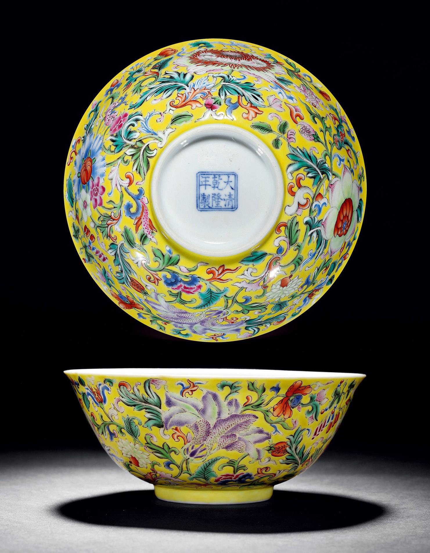 清乾隆 黃地洋彩花卉紋碗